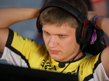 Scout 经常被 Flandre 锁定，双星崔晓君和 Hope 得到了很多分数。 Anyone's Legend 赢得了第一场比赛